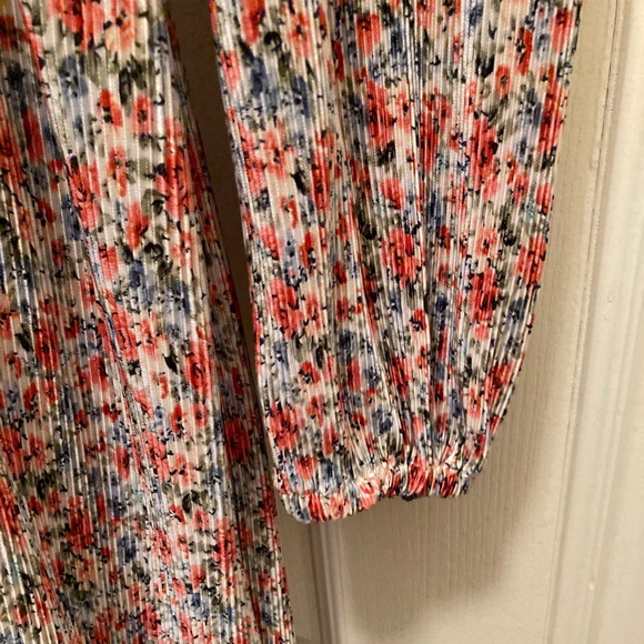 NWT Zara Floral pleats dress - size US S - Picture 8 of 11